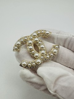 Beautiful Gold CHANEL Mother Pearl Brooch Pin Vintage
