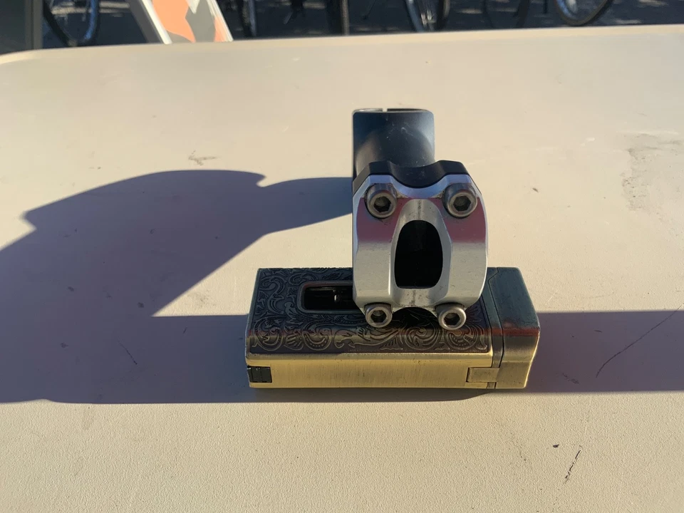 Vástago Deda Newton, 120 mm de longitud, para tubo de dirección de 1 1/8", barra de 26 mm, tornillos Ti Foto 3 de 4