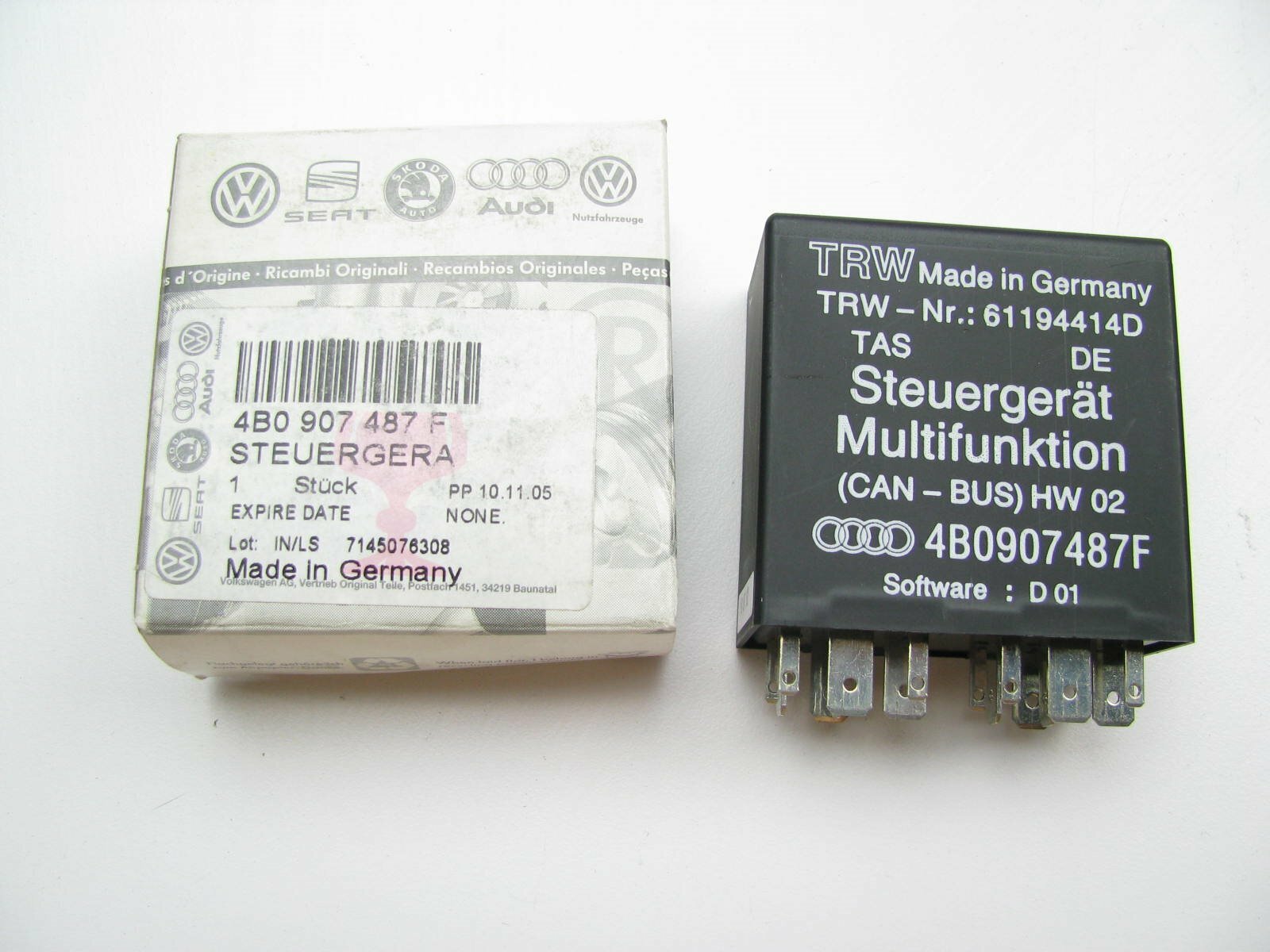 OEM 2002 Audi A6 Quattro Multifunction Steering Wheel Controls 