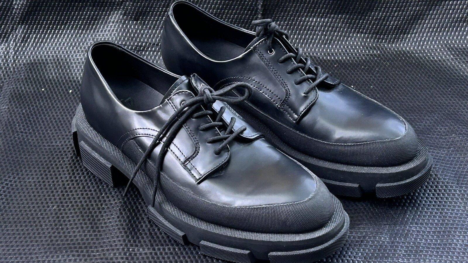 SAOLA Entrambe le 43 scarpe da uomo nere geo in pelle derby basse plateau 9 $510