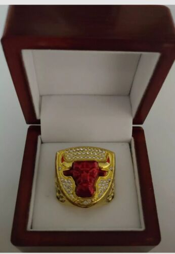 Michael Jordan - 1993 Chicago Bulls Championship Ring With Wooden Display Box - Afbeelding 1 van 4