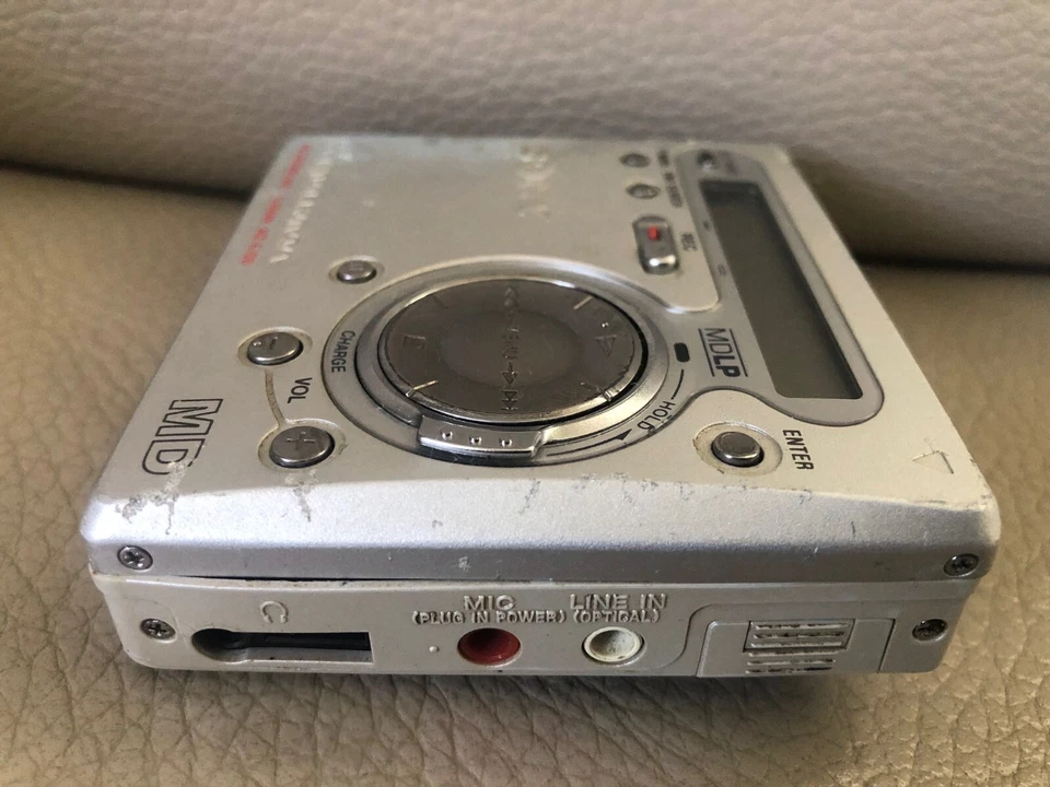 Sony Portable Minidisc Player MD Walkman - Silver MZ-R700 Rare cool vintage - Image 3 of 3