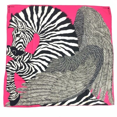HERMÈS CARRE PLISSE 90CM シルクスカーフ The HERMÈS© 90cm Silk Plissé Carré – The World of Hermes