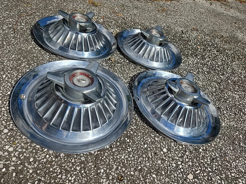 Tapacubos vintage antiguos 1964 Mercury Marauder Colony Park Montclair Mercury Foto 4 de 4