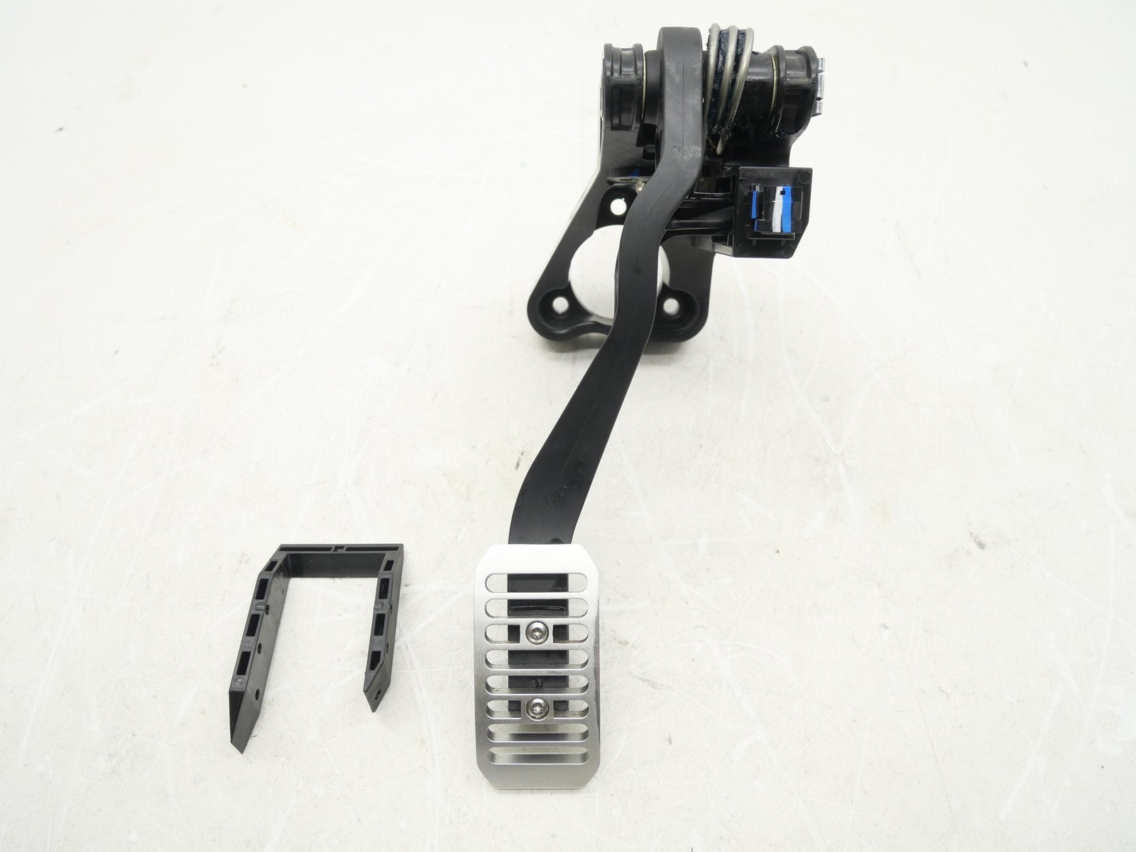 Used Brake Pedal Pad Bracket Support Assembly 2016-2021 McLaren 570S 11CA001 OEM