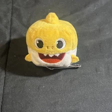  WowWee Pinkfong Shark Singing Plush Sound Cube - Baby Shark Yellow