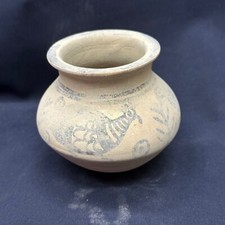 Ancien pot de récipient en terre cuite de la vallée de l'Indus