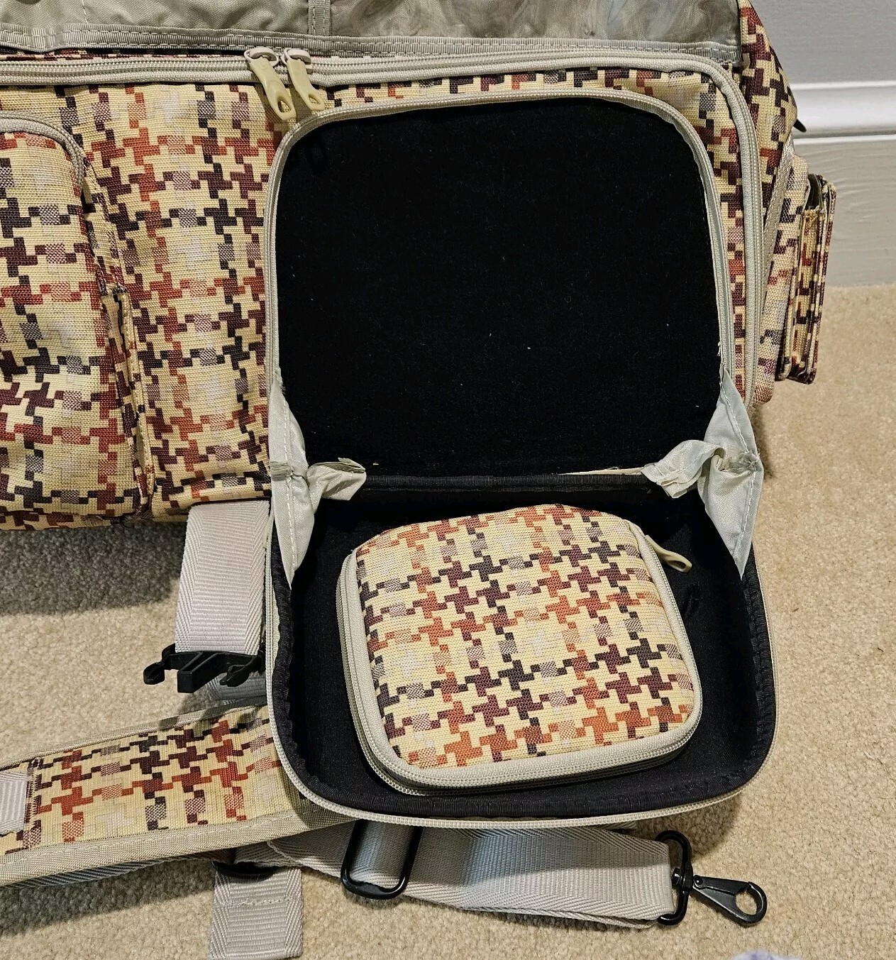 BURTON Houndstooth Multicompartment Shoulder Mess… - image 15