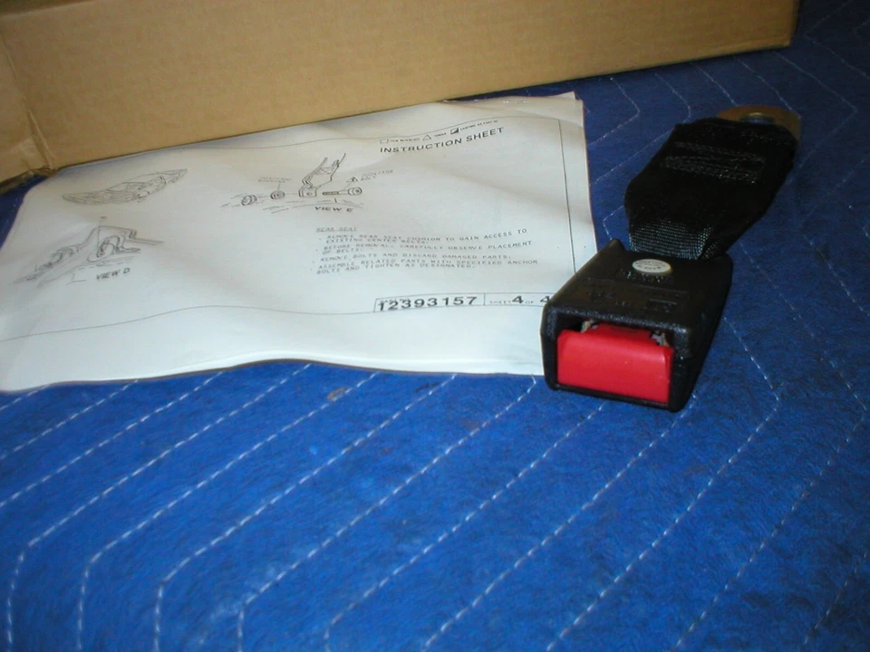 Camaro Firebird 1982-92 NEGRO CINTURÓN DE SEGURIDAD TRASERO HEBILLA RECEPTOR NOS GM 88 89 90 91 Foto 2 de 3