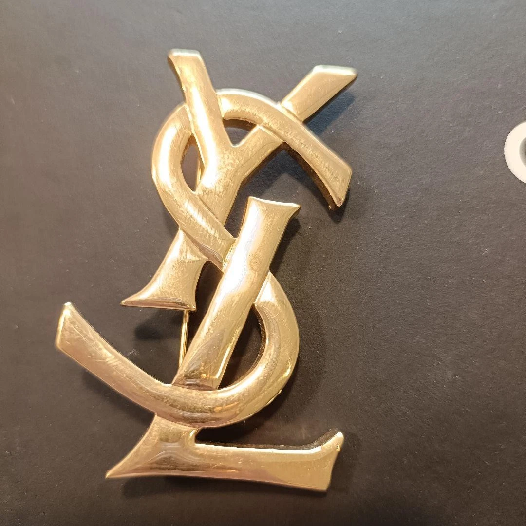 SAINT LAURENT (YSL) Spilla spilla oro logo YVES SAINT LAURENT YSL placcata misura 54 x 35 mm