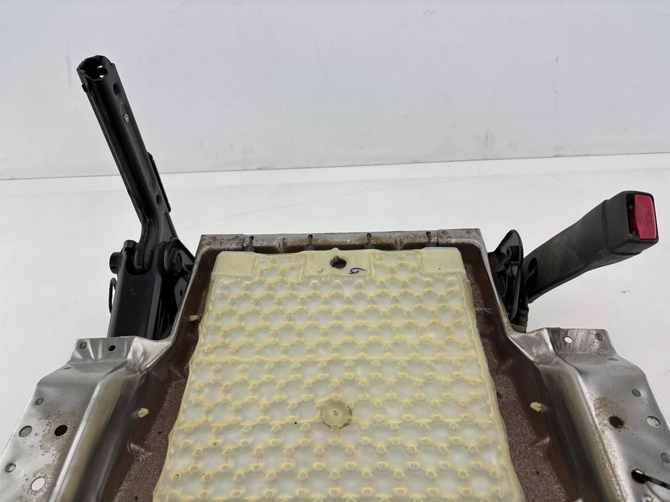 2003-2007 Chevrolet Silverado 1500 Front Right Lower Seat Track Frame OEM - Image 2 of 4