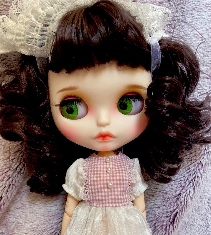 Blythe doll visage mat et peau claire pour customisation et collection