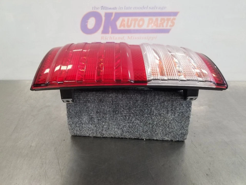 01 2001 LEXUS LX470 CUARTO PANEL MONTADO LUZ TRASERA LÁMPARA CONDUCTOR IZQUIERDO Foto 4 de 4