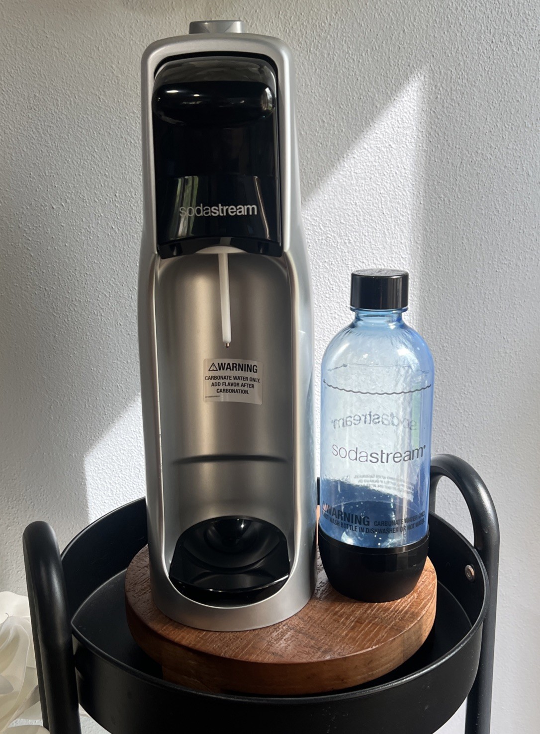 Sodastream Sparkling Water Maker + Bottle Barely Used Excell