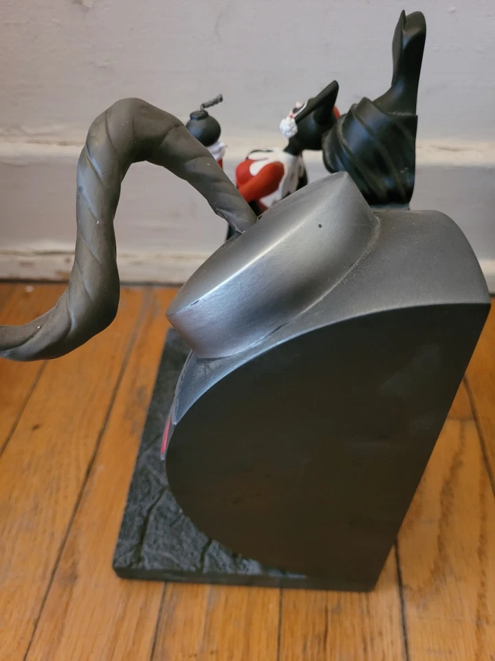 Estatua sujetalibros Harley Quinn del Joker de DC Comics. Batman Bomb S17 455/5000 como está Foto 4 de 4