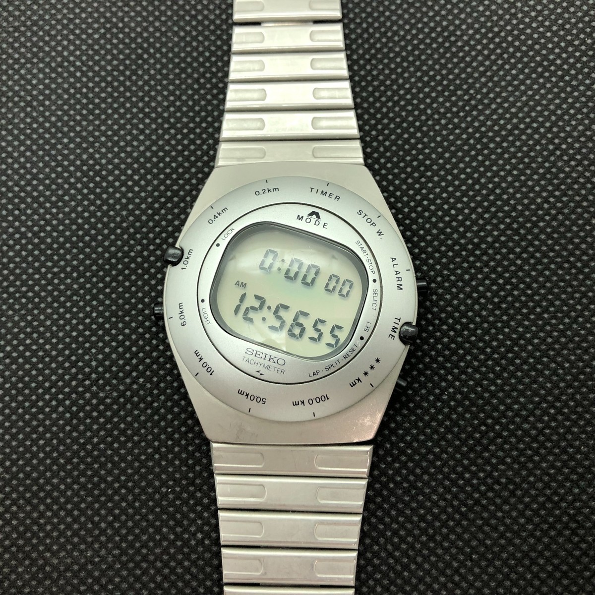 【当時物】SEIKO デジタル ジウジアーロ A828-4020 中古美品 s-l1200.jpg
