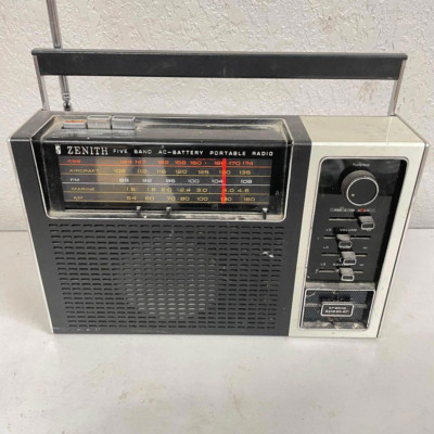 Vintage 1974 Zenith Five Band AC-Battery Portable Radio | Model RF88Y ...
