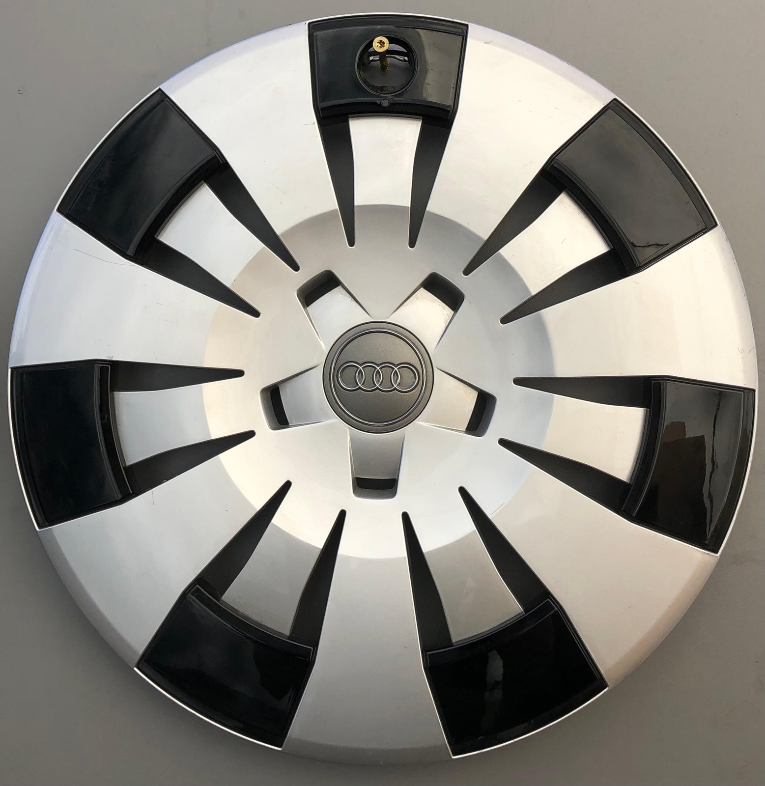 4 ORIGINAL 16" RADKAPPEN AUDI A3 8V 8P A4 8E 8K Q2 8V0601147 16 ZOLL