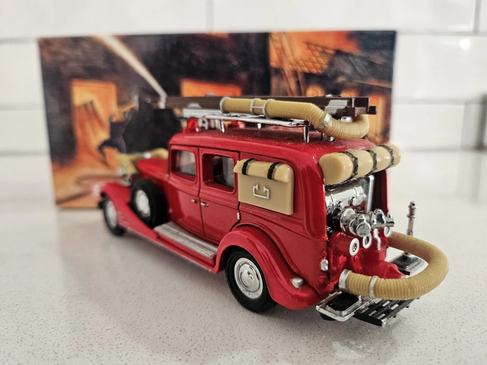 Matchbox Models of Yesteryear YFE-03 1933 Cadillac V-16 Fire Engine Wagon 1:43 - Image 4 of 4