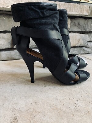 FERGALICIOUS Jezebel Black Sandals Size 9M Rocker Chick Sandals W/Bow Embellish