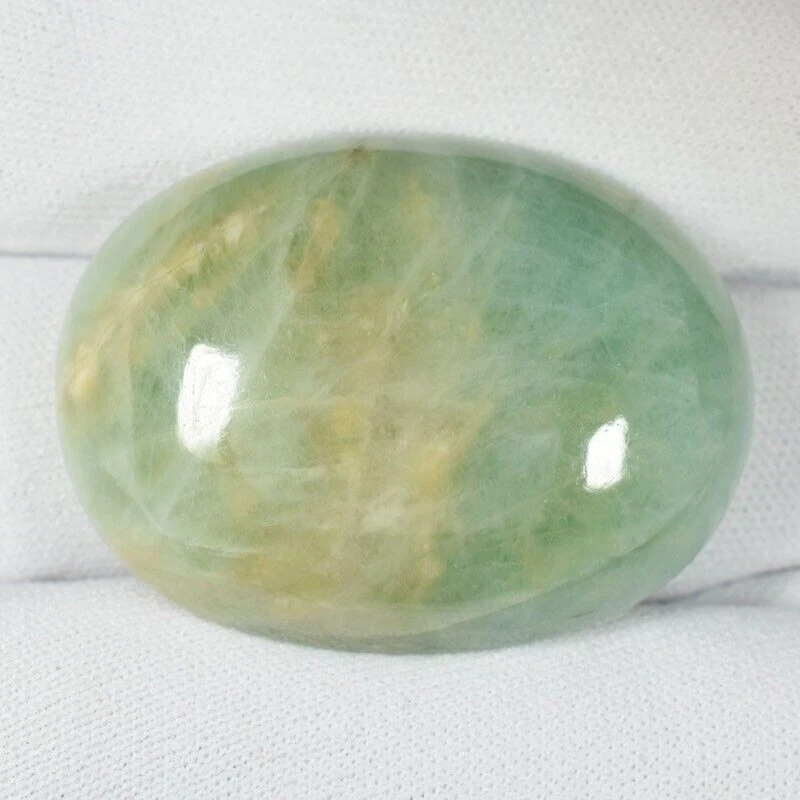81.56 ct DAZZLING - NATURAL GREEN AVENTURINE - Oval CABOCHON See Vdo Sy - Image 3 of 3