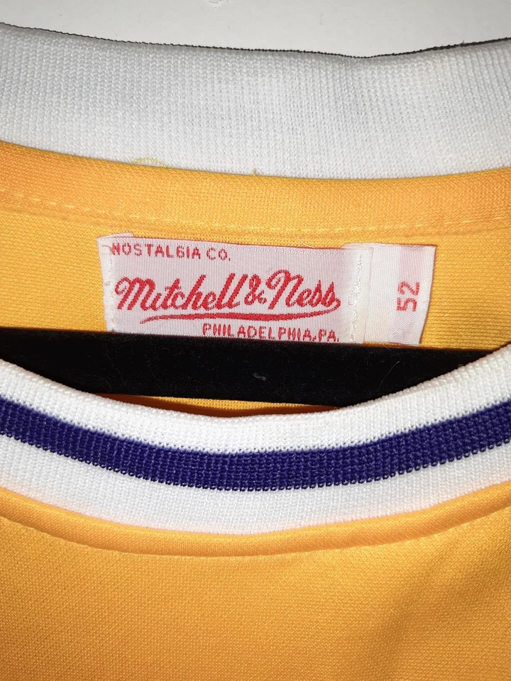 VTG 100% Authentic Wilt Chamberlain Mitchell Ness 71 72 Lakers Jersey Size 52 - Image 4 of 4