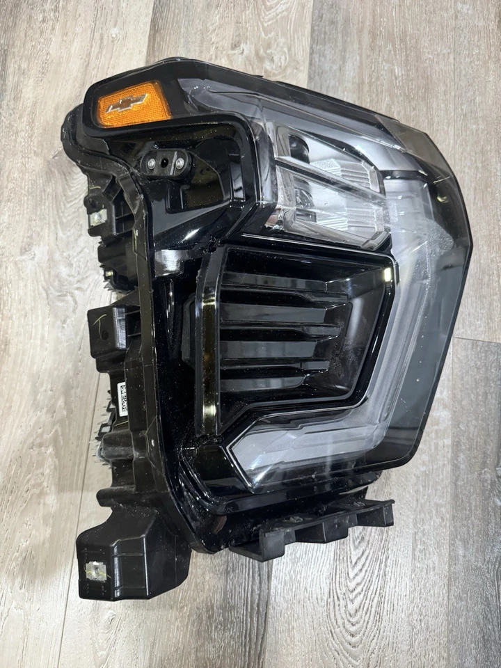 Faro Chevrolet Silverado 2500/3500HD 2024-2025 OEM 85044249 pasajero derecho Foto 4 de 4