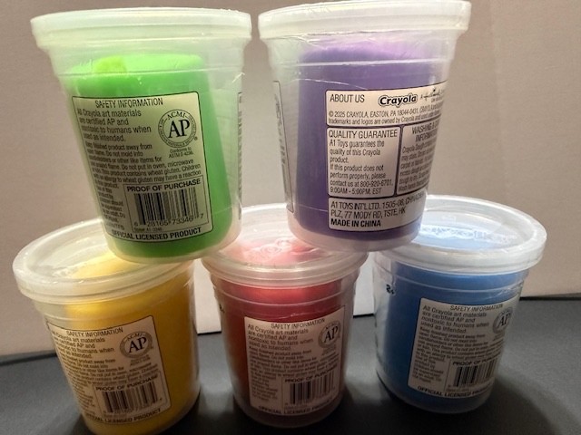 5 Color Tubs - Crayola SILLY SCENTS Dough; Modeling Clay-Banana