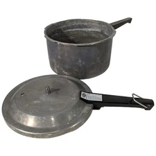 MIRRO-MATIC Pressure Cooker Model M-0404 4 Quart  Canner Locking Lid Vtg