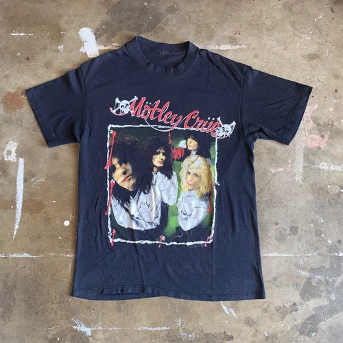 VINTAGE 80s MOTLEY CRUE CONCERT SOUVENIR T-SHIRT SZ S A 1980s vintage concert t-shirt, vintage, single stitch, B+ condition