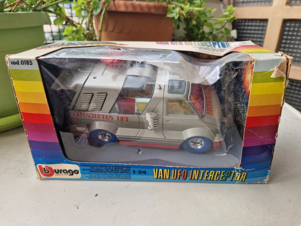 Burago van Ufo interceptor - Immagine 2 di 4