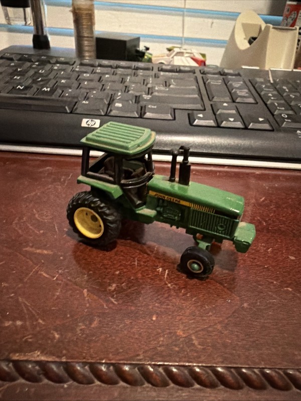 1/64 John Deere 4450 ERTlL Tractor