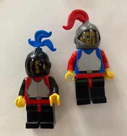 2 Lego Castle Lion Knights: 6021 JOUSTING KNIGHTS & 6039 TWIN ARM LAUNCHER- 100%