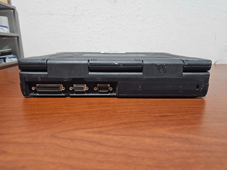 Portátil Toughbook CF-25 PANASONIC DE COLECCIÓN - SIN PROBAR, COMO ESTÁ Foto 3 de 4