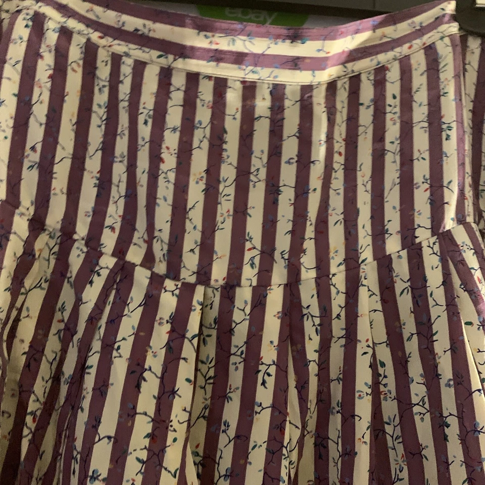 Maggy London de Jeanne Booker Y2K seda talla Falda a rayas 14 moradas florales 3099 Foto 3 de 4