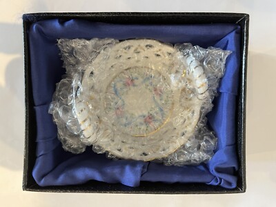 H Samuel Porzellan Gitter Schmuck Schale weiß blau rosa floral verpackt