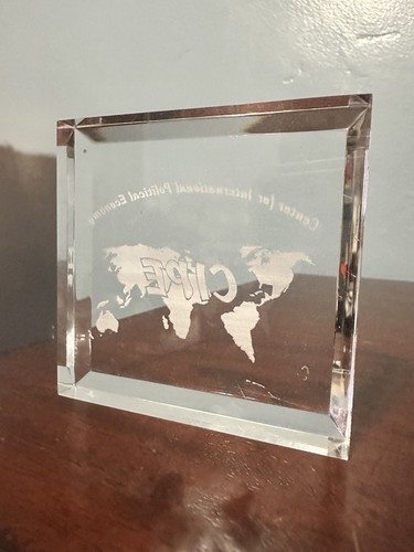 CIPE Zentrum für internationale politische Ökonomie Briefbeschwerer 3x3" Acryl * MÄNGEL - Bild 19 von 21