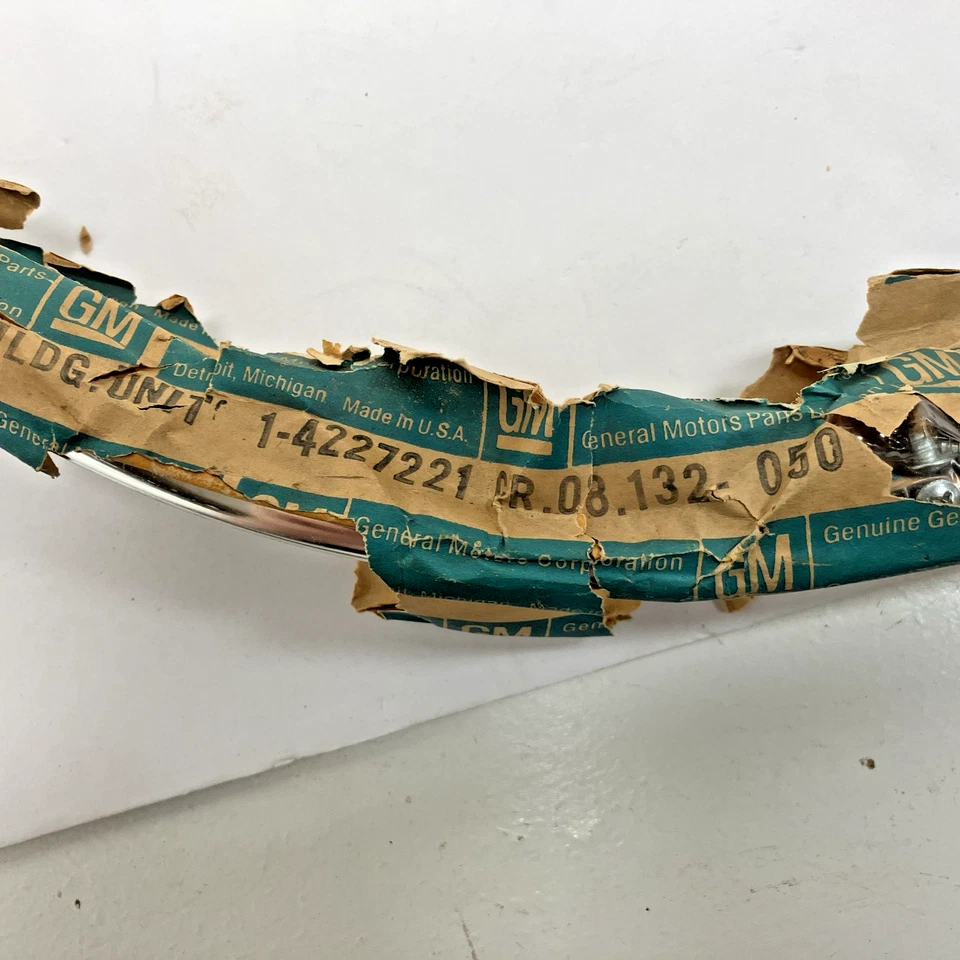 Nuevo juego de molduras de rueda delantera/trasera GM LH/RH Chevy Corvair 1966-1967 (SR30) OEM Foto 3 de 4