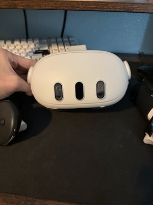 meta quest 3 512gb with controllers rechargeable