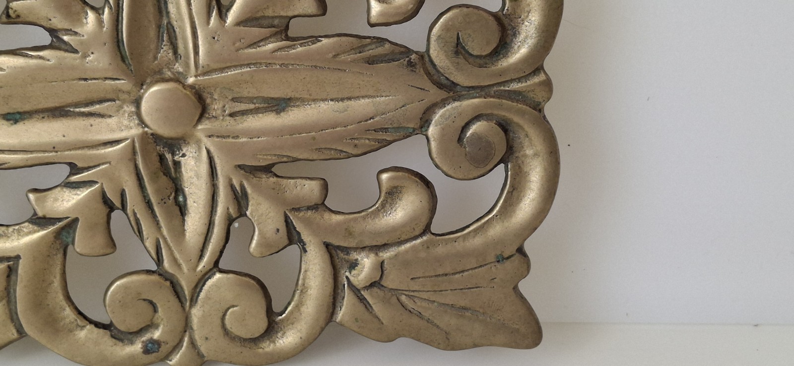 Vintage Crowning Touch Brass Trivet Flower Design Beautiful Patina