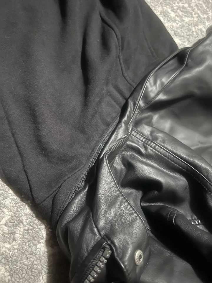 Chaqueta de moto con capucha de cuero sintético GUESS para hombre tiene bolsillos interiores nueva sin etiquetas Foto 4 de 4