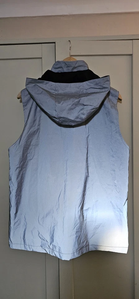 Unisex reflective/iridescent hooded utility vest - Image 2 of 4
