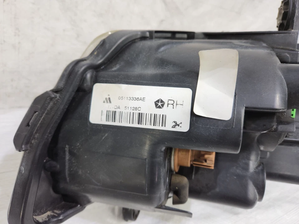 Галогеновая фара для правостороннего пассажира 2008-2016 Chrysler Town & Country - Изображение 4 из 4