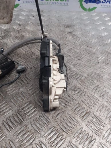 VOLKSWAGEN SCIROCCO DOOR LOCK MECH 3 DOOR DRIVER SIDE 1K8837885F 2008-2017 — 第 2/4 张图片