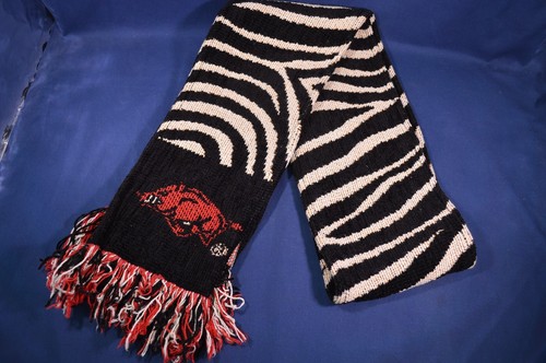 Tapisserie écharpe hiver football Arkansas Razorback, fabrication lourde, pompons, occasion - Photo 2/3