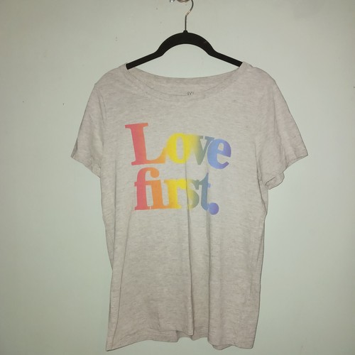 Herren J.Crew x Menschenrechtskampagne Made in USA ""Love First"" T-Shirt Medium