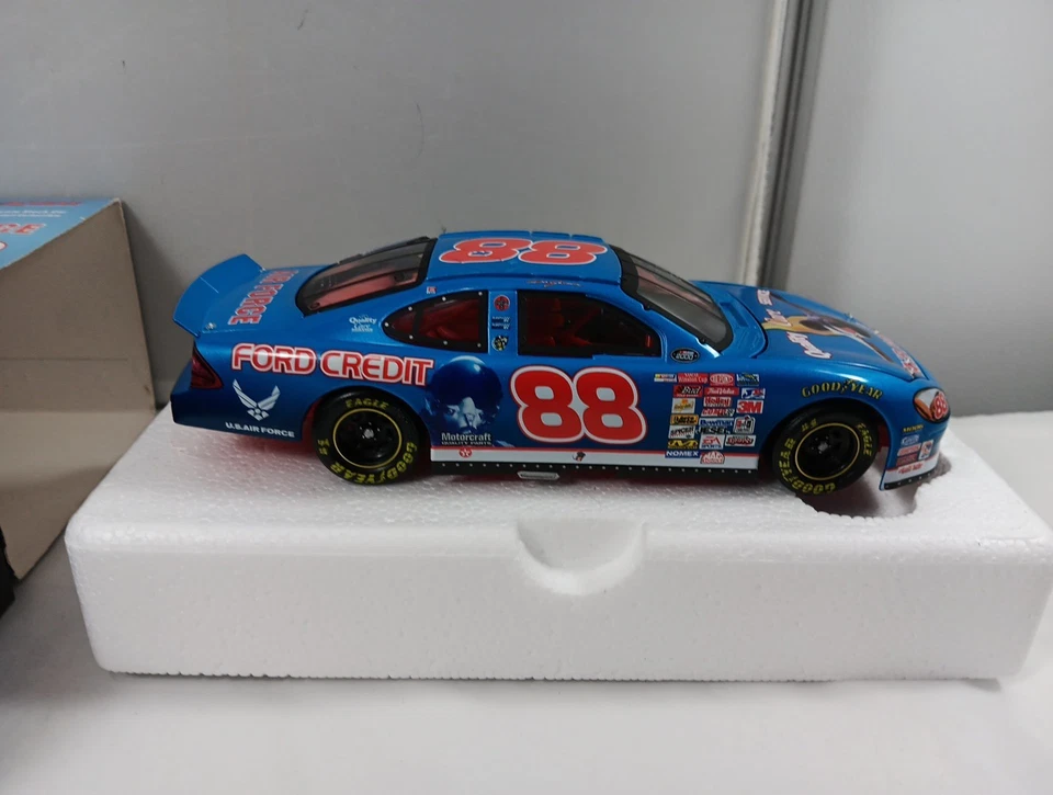 2000 ACTION RACING - DALE JARRETT 88 AIR FORCE DIECAST CAR 1:24 - LIMITED IN BOX - Image 3 of 4