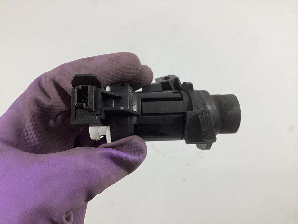 Mecanismos de cilindro de bloqueo de tapa de maletero Mercedes Benz C300 2010-2013 A2047500261 OEM. Foto 2 de 4