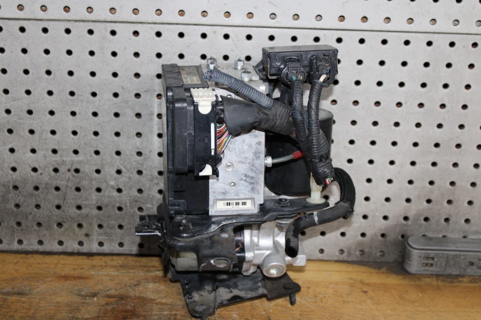 2007-2017 LEXUS LS460 ABS ANTI LOCK BRAKE PUMP ACTUATOR ASSEMBLY OEM 44510-50070 - Image 2 of 4