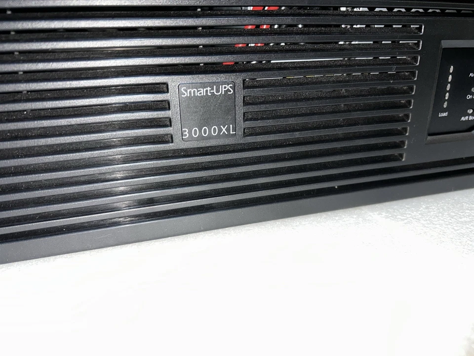 APC SUA3000RMXL3U SMART-UPS 3000VA 2700W 120V 3U Rackmount Power Backup AP9617 - Image 3 of 4